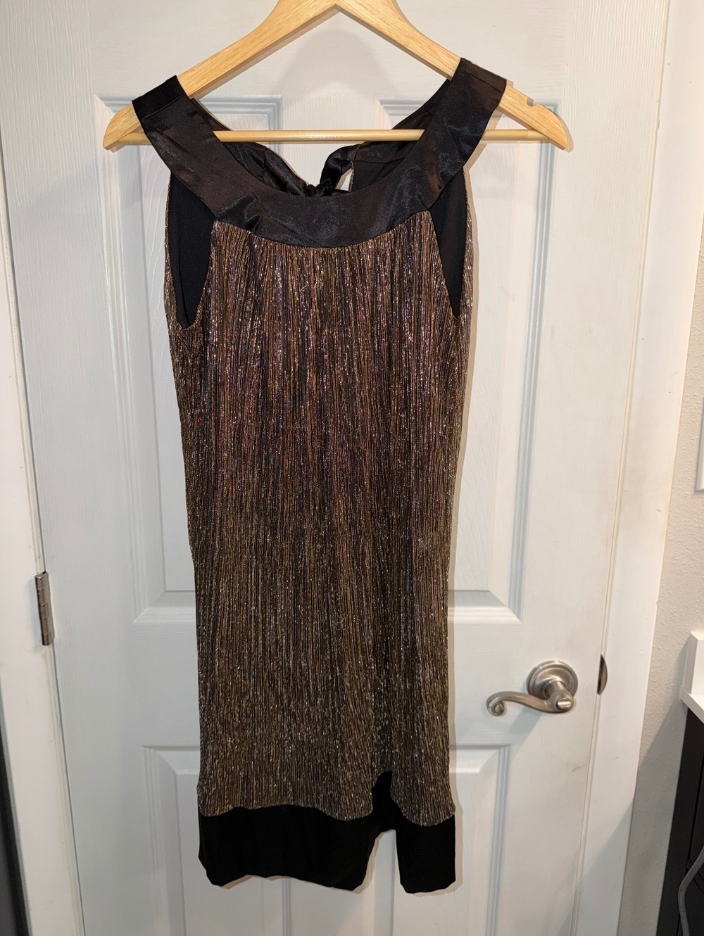 Enfocus Studio Metallic Pleated Dress Size 4 Bow Back Black Gold Silver